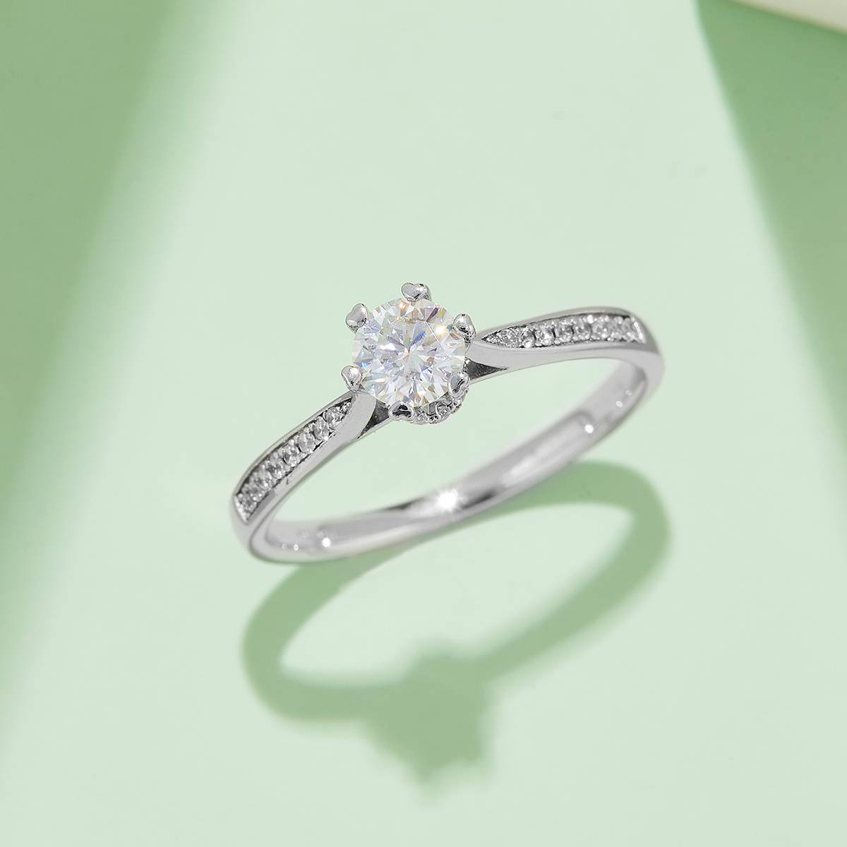 微镶时来运转S925银镀白金莫桑钻女戒50分D级
